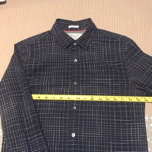 Light weight patterned long sleeve